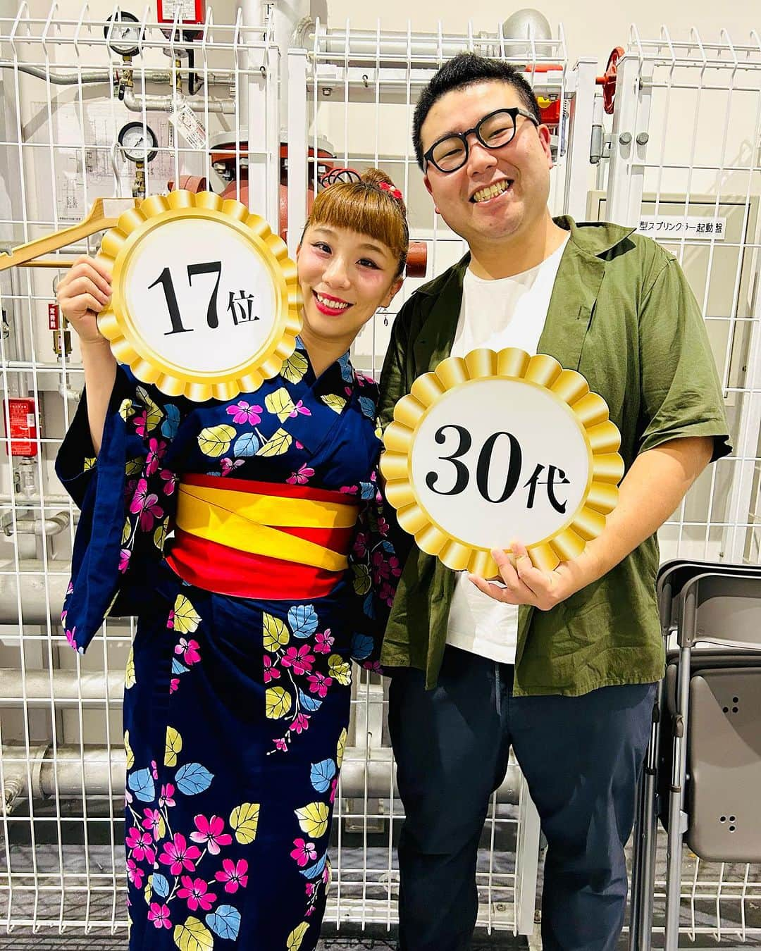 森田まりこのインスタグラム：「吉本新喜劇座員総選挙2023 ・ まりこ17位にランクインしました！ 沢山のご投票ありがとうございました！！！ うれすぃーわ😙💕 ・ 夫のひろゆき君はランキング外でしたが！ 30代の座員とじゃんけんして勝ち抜いて、１枠をゲットー！🤣 見事30人のメンバーに入ったので、一緒に10月の新喜劇まつりに出演できますー❗️  やったーー❗️さすがマイダーリン🤪  ・ ・ #吉本新喜劇座員総選挙  #中学生の時におばあちゃんに買ってもらった浴衣 #物持ちよすぎ」