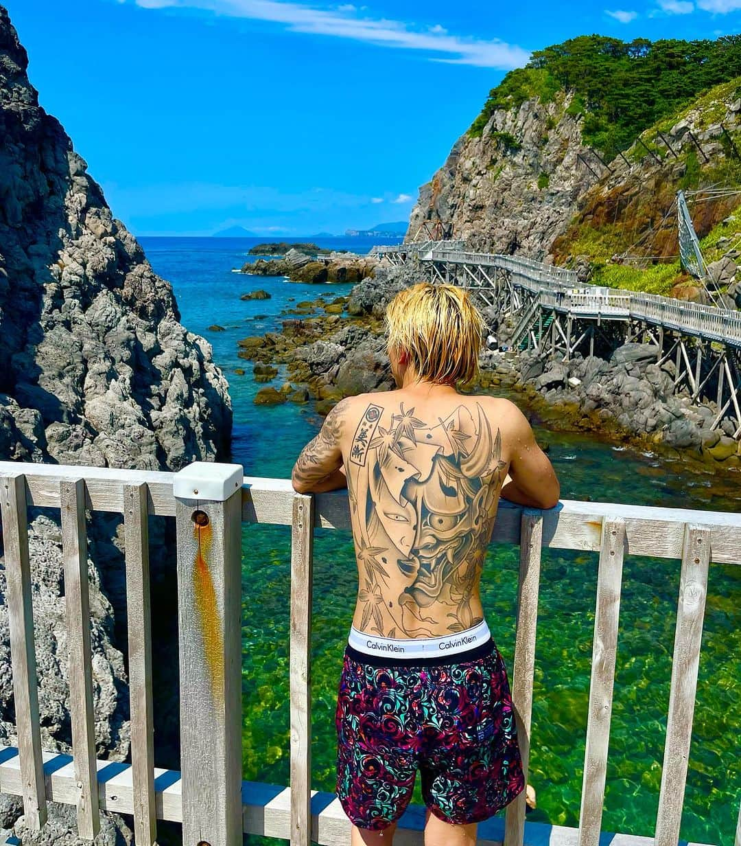 彫師美漸さんのインスタグラム写真 - (彫師美漸Instagram)「@_rune999_ 神津島 ・ ・ #神津島 #美漸般若 #水着 #刺青 #彫師 #美漸 #彫師美漸 #表参道 #原宿 #原宿タトゥー #タトゥー #東京タトゥー #Bizenarttattoostudio #tokyo #tattoo #art #fashion #bizenart #bizen #문신　#Bizentattoo  #tattooer #tattooist #tattooartist #tattooart #tattoostudio #japanesetattoo」8月21日 18時38分 - bizentattoo