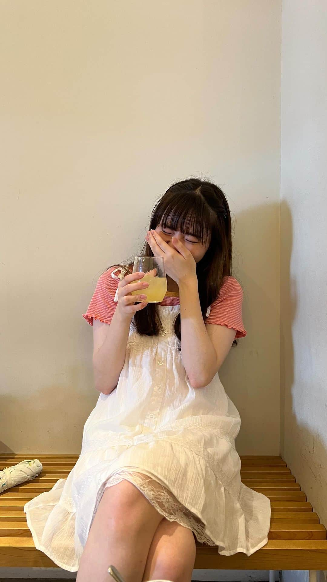 吉田伶香のインスタグラム：「いっしょにラムネ飲もやあ🥤」