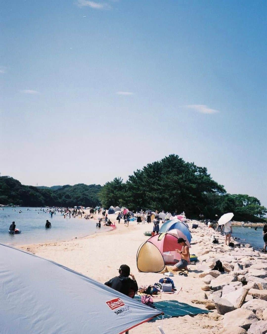 北出大治郎のインスタグラム：「summer❤️🌺🏝   地元福井の海はどこの海よりも最高ですわ。 今年も夏楽しませてもろて。まだまだよろしくです」