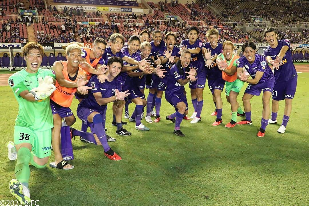 サンフレッチェ広島のインスタグラム：「. 🟣 𝐒𝐌𝐈𝐋𝐄 𝐏𝐇𝐎𝐓𝐎🟣  #sanfrecce | #ぶちあつ! | #jleague | #Jリーグ | #広島川崎F」