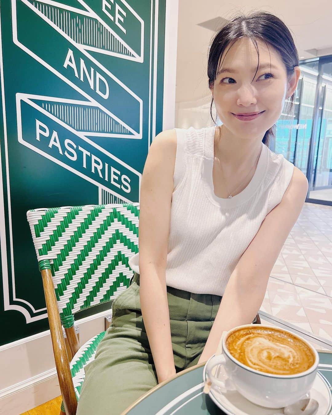 森貴美子のインスタグラム：「先月のことだけど、あやちゃんと横浜でお茶した日☕️ 行ってみたかったラルフローレンカフェで🏇✨」