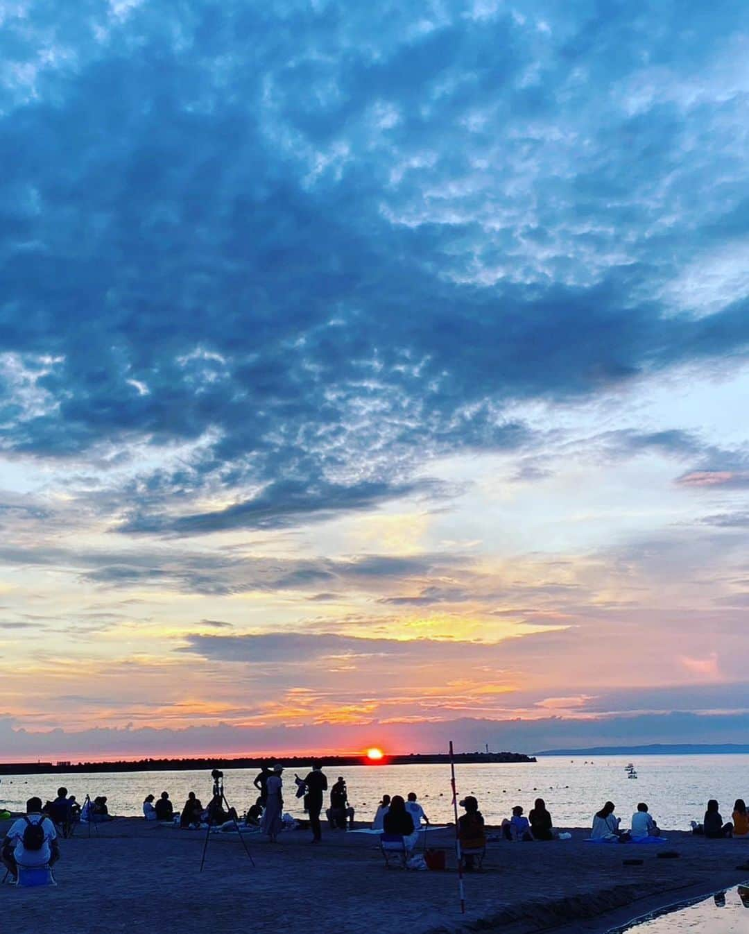 葵ゆりかさんのインスタグラム写真 - (葵ゆりかInstagram)「日本海の海ってあんまり行ったことないんだけど、行ってみたら波も穏やかで、めちゃくちゃ遠浅ですごく良かった🐠✨ キャンプ場からすぐなのもよかった☺️  たまたま近くのビーチで花火大会やってたので見に行けた🎇 やっぱり海上花火大会大好き❤️  #新潟　#長岡　#落水海水浴場　#和島オートキャンプ場 #寺泊港　#寺泊港まつり海上大花火大会 #花火大会　#花火　#beach #ビキニ　#👙　#bikini #海　#海水浴場　#子連れ旅行 #子連れスポット #子連れキャンプ #summer #夏休み　#2kids #2kidsmama #男の子ママ #女の子ママ」8月21日 18時49分 - yuriyuricchi