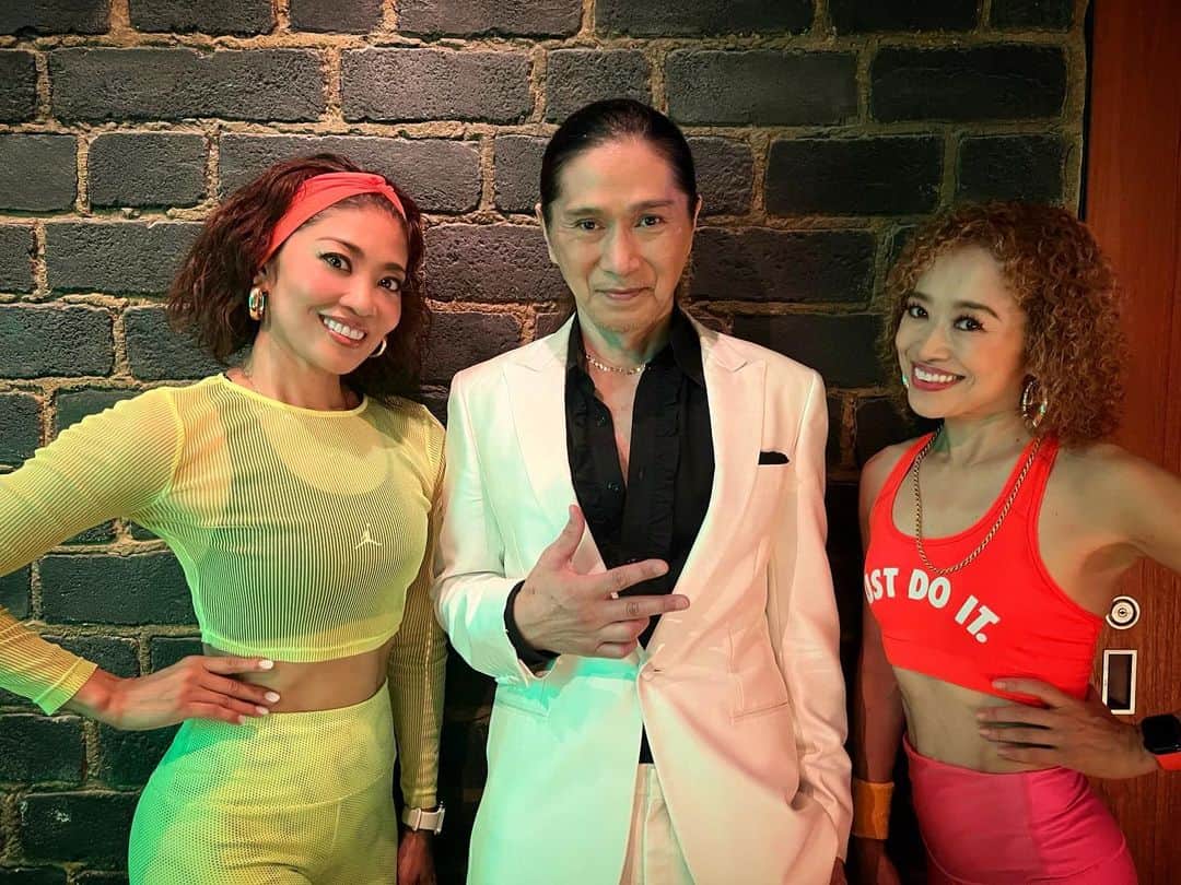 Meg（メグ）さんのインスタグラム写真 - (Meg（メグ）Instagram)「✨🪩「Disconess」🕺✨ 大ヒット御礼ディスコパーティー🎉 . 8/19(土)に東京駅前のビルにある「にゅーみるく」にて開催されたTRFのSAMさん✖︎ティプネスプロデュースのイベントにお招きいただき出演させていただきました✨  「Disconess」とはDisco➕Fitnessが合わさったティプネスのオンラインプログラムの一つなんですが、さすがSAMさんの @sam0113  選曲と振り付け、Earth, Wind &Fireの”Boogie Wonderland “で会場は大盛り上がりでした😆  ディスコタイムもあり懐かしいソウルミュージックが流れてて、相方も私もフロアーで踊り来ていたお客様と一緒に大盛り上がりでした🙌🏽 実際にサビのパートをレクチャーしたりして、会場のお客様とSAMさんと一緒に踊らせていただきました！盛り上がり過ぎて汗びっしょりでした🕺💦  インタビューのコーナーではSAMさんのディスコ時代の 貴重なお話しから、私達も恐縮ながら元日テレアナウンサーの小倉淳さん @ogurajunjun  が司会を進行していただきインタビューをしていただきました🙏🏽✨  今回のイベントの模様が今日から情報番組系で露出出てくるそうなので、是非皆様チェック☑️してください🙇🏽‍♀️💕  今回もこの様な素敵な機会を与えていただきありがとうございます！皆様に感謝の気持ちでいっぱいです🙇🏽‍♀️✨  @sam0113  今回も白のスーツ姿がカッコよく お似合いでした🤍🕺 また次回も大人が楽しめるParty🎉 是非開催よろしくお願い致します😆  @torcia_onlinefitness  今回も素敵な機会を与えていただき どうもありがとうございます🙇🏽‍♀️  お写真3枚目・・ 湘南台ZUMBAからお世話になってる こづえさん&千恵さん 🙏🏽💕  お写真4枚目・・ 浜っこ先輩良子さんご夫婦🩷 次回はぜひ本牧仕込みハマチャチャ 踊ってくださいね😆  お写真5枚目・・ 桜子さんが代表するミスインター ナショナル&ファビュラスの皆様✨ 美ボディの圧巻オーラで会場で一際 目立って素敵でした❤️😍 . . .  #ディスコネス #DISCONESS #BoogieWonderland #E,W＆F #アース #ディスコ #ディスコネスやってみた #ダンス #フィットネス #痩せるダンス #ダイエット #dance" #brownsugar #mihobrown #にゅーみるく #東京駅  #disconessparty #ディスコネスパーティー #リリースパーティー　#daydayの番組出てたらしいw」8月21日 18時50分 - sugar_meg