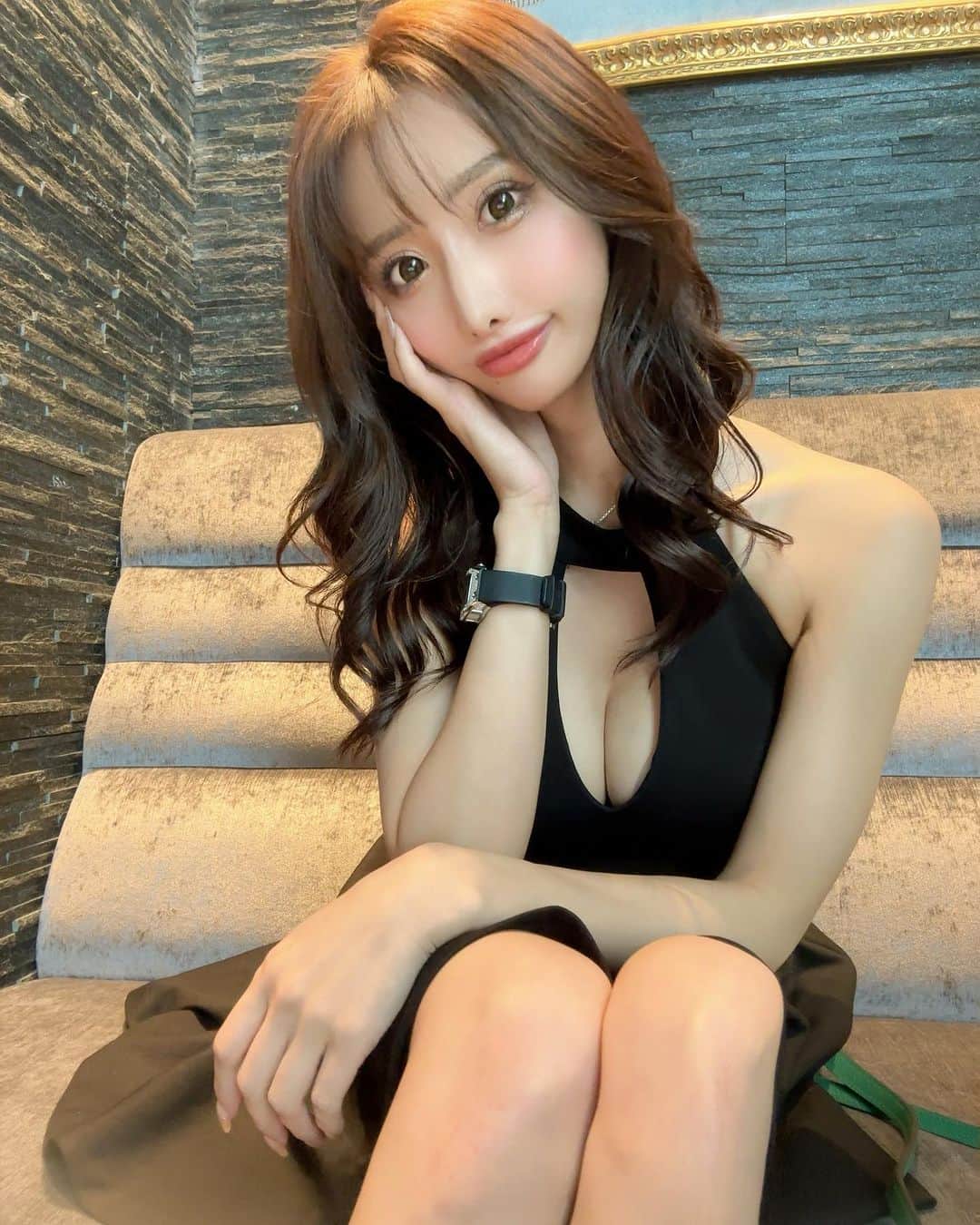 のインスタグラム：「やっぷぅ  #錦3#キャバクラ#キャバ嬢#GLAMOROUS#鳳まりあ#お酒飲めないキャバ嬢」