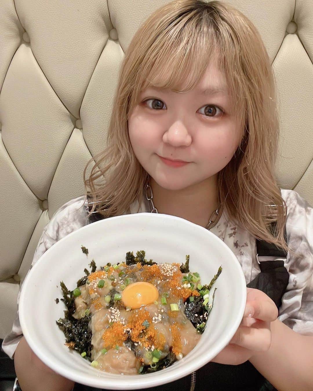 ちょこばななさんのインスタグラム写真 - (ちょこばななInstagram)「念願のサンナクチ食べた🐙 口の中でも動くかなと思ったけど、吸い付かれて痛いみたいな感じではなかった！笑 センマイも美味しかったな〜！！！ 同じお店でカンジャンケジャンビビンパも食べたんだけど、身がたっぷりのっててこれもサイコーだった🦀❤️‍🔥❤️‍🔥 私が行った3号店は全室個室でゆったり話せたのもよかったな✊✨ リトルとの東京観光写真たくさんあるからちょこちょこ出してくね〜 . #新大久保#新大久保グルメ#サンナクチ#カンジャンケジャン#テジョンデ#韓国#韓国グルメ#ケジャン#ヤンニョムケジャン#新大久保駅#新大久保ランチ#新大久保食べ歩き#新大久保カフェ#selfie#ootd#데일리#좋아요#셀카#셀스타그램#셀피」8月21日 18時51分 - choco8787banana