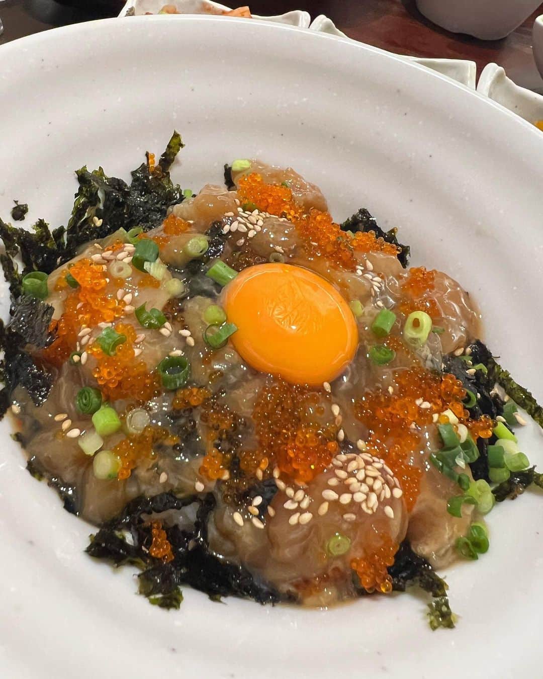 ちょこばななさんのインスタグラム写真 - (ちょこばななInstagram)「念願のサンナクチ食べた🐙 口の中でも動くかなと思ったけど、吸い付かれて痛いみたいな感じではなかった！笑 センマイも美味しかったな〜！！！ 同じお店でカンジャンケジャンビビンパも食べたんだけど、身がたっぷりのっててこれもサイコーだった🦀❤️‍🔥❤️‍🔥 私が行った3号店は全室個室でゆったり話せたのもよかったな✊✨ リトルとの東京観光写真たくさんあるからちょこちょこ出してくね〜 . #新大久保#新大久保グルメ#サンナクチ#カンジャンケジャン#テジョンデ#韓国#韓国グルメ#ケジャン#ヤンニョムケジャン#新大久保駅#新大久保ランチ#新大久保食べ歩き#新大久保カフェ#selfie#ootd#데일리#좋아요#셀카#셀스타그램#셀피」8月21日 18時51分 - choco8787banana