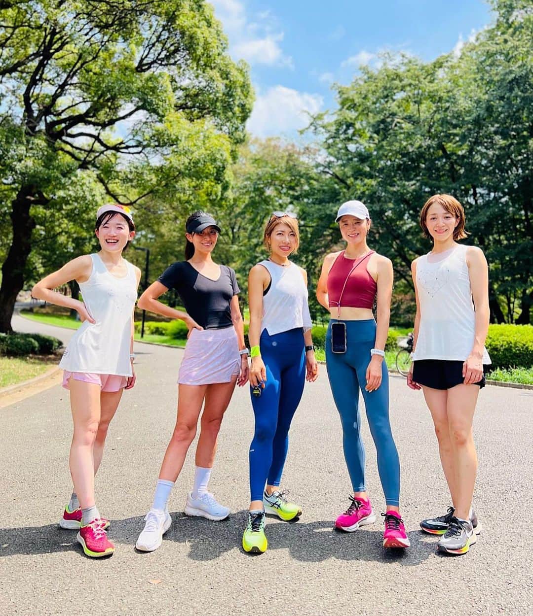 さーたんのインスタグラム：「* * @sui.utarun × @caterpyrun のコラボイベント ゲストでペーサーやらせていただきました🏃‍♀️✨  キロ6組💖💜🧡❤️ 代々木公園のクロカンを3周✨ 皆いい汗かいてました👏  リアルイベント楽しいー🥳  #ランニング #ランナー #ラン #run #running」