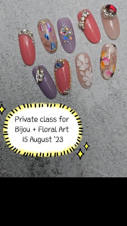 Yingのインスタグラム：「Snippets from one of my recent private classes, available by request!   For course enquiries/registration, please contact @nailwonderlandsg via DM or WhatsApp (86840617).」