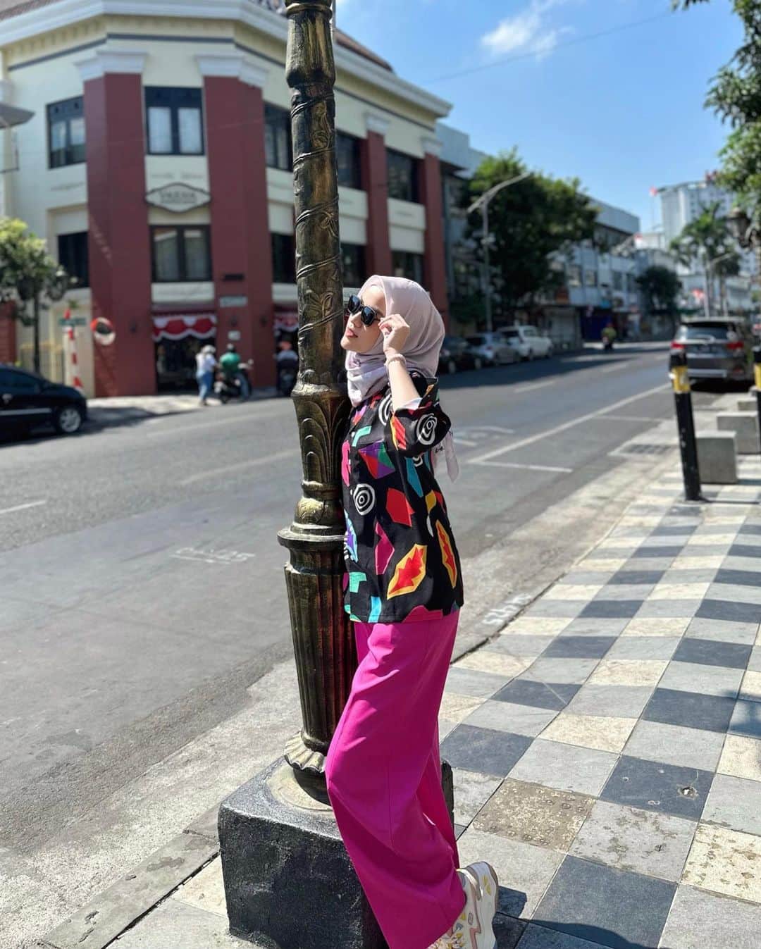のインスタグラム：「Jalan-jalan ke Surabaya..」