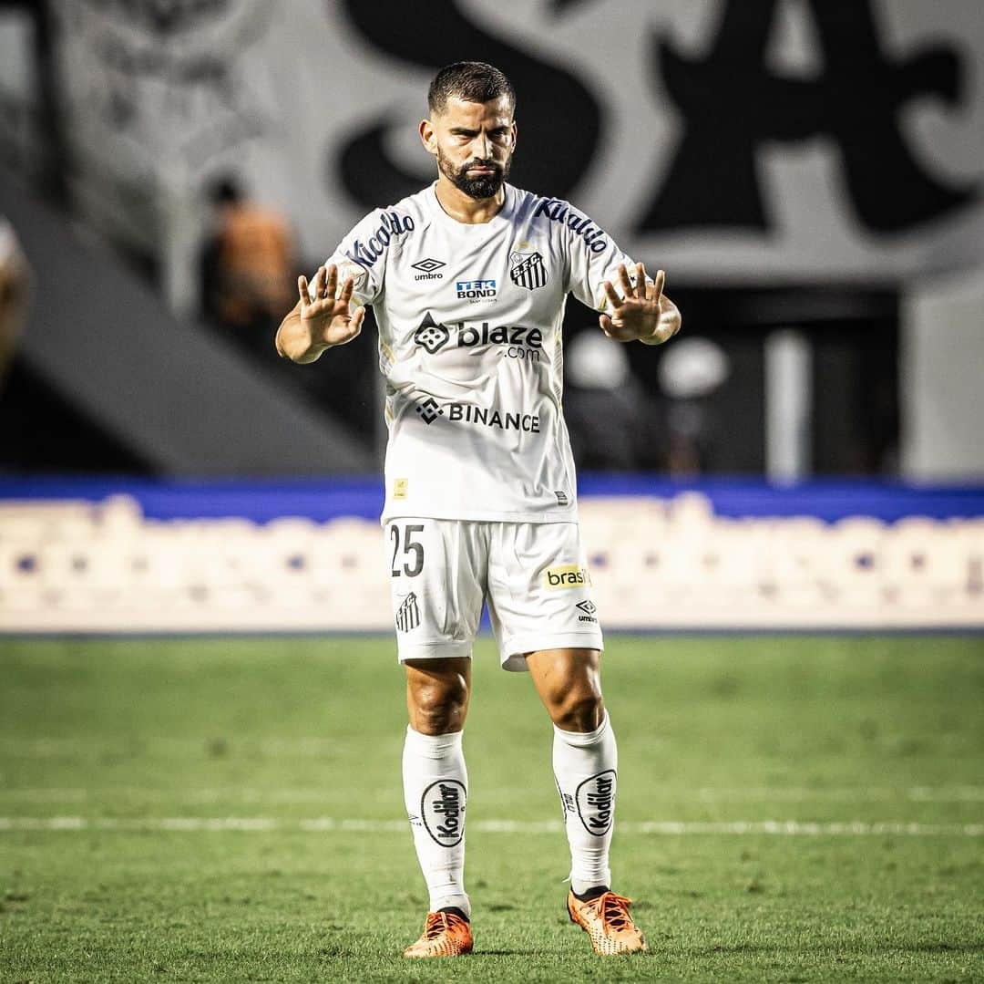 トマス・リンコンさんのインスタグラム写真 - (トマス・リンコンInstagram)「Full-time Santos vs Gremio 2-1  Tibisay 25 🙏🏼 Madre linda que desde el cielo me acompañas donde quiera que voy.  Debut en la Vila 😍 +3 ⚪️⚫️」8月21日 10時09分 - tomasrincon8