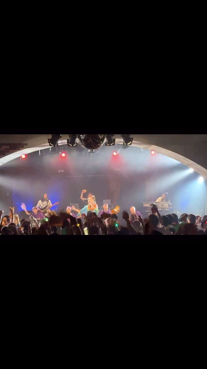 lecca_officialのインスタグラム：「ohayo-gozaimasuを一緒に踊ってくれたご当地キッズたちとのツアーライブ動画、前半戦のダイジェスト！  #ohaleccachallenge は今月末まで！みんなで踊って眠っているどこかの誰かを起こしてあげよう🌞  私の目は覚めたよ。パッチリ🌞  【仙台】  - RIN-A・JUNNA・MIYU・RUA -  directed by  KICK-IT from GUIDANCE STUDIO  【福岡】 - coco・reimy・miko・cocoa -  directed by DONNA CHARM  【神戸】  - Cocono・Harry・Rio・Anri -  directed by KaSmI  special thanx to @maimaiomj & @missrudye」