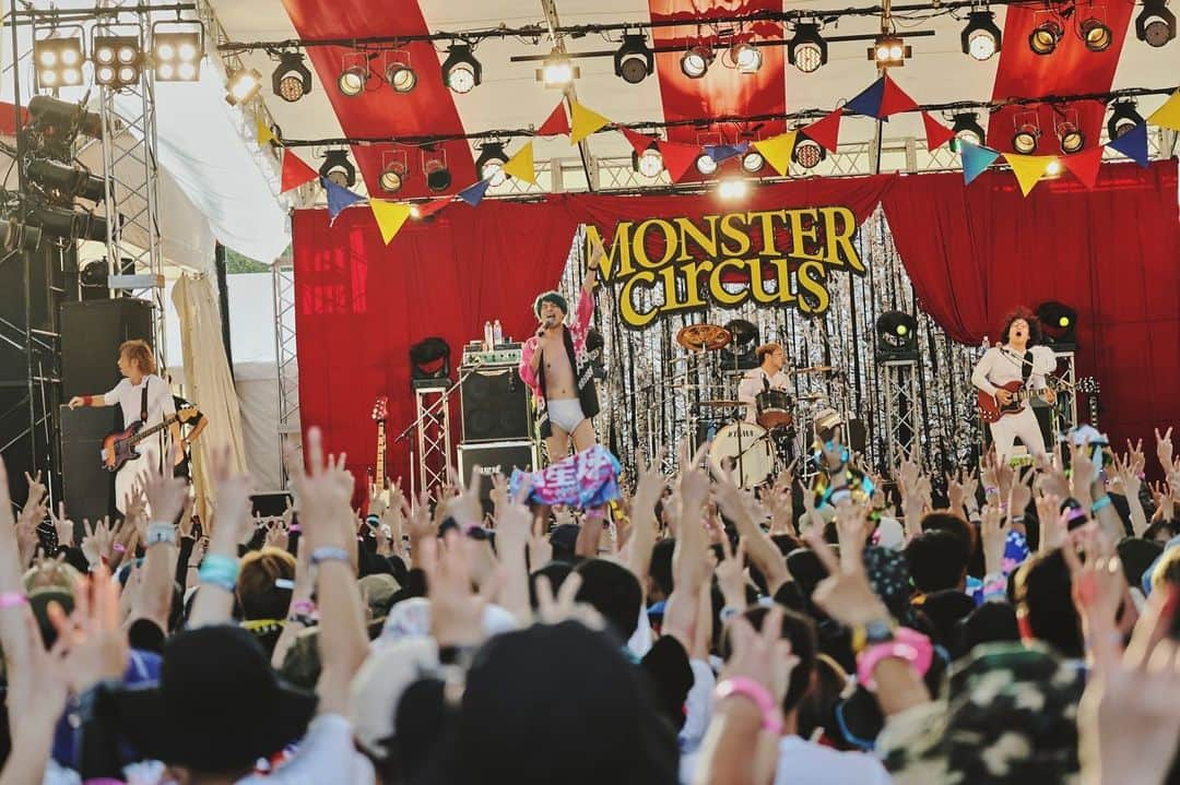 U太さんのインスタグラム写真 - (U太Instagram)「MONSTER baSH 2023  2日間通して暑々のまんのう公園でございました☀️  モンバスでのライブは毎回色んなこと詰め込みすぎなので、詳しくは書けませんがサーカスステージラストまで残ってくれてありがとございました！  また来年も呼んでもらいたいんでここから一年また頑張らねば！  2日間お疲れ様でしたー！」8月21日 10時28分 - utasuxing