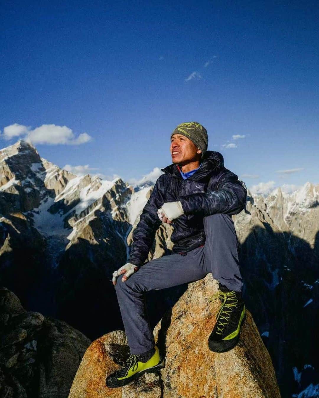 アークテリクスさんのインスタグラム写真 - (アークテリクスInstagram)「More big news to share out of Pakistan!    On August 2, Arc'teryx athlete He Chuan (River) and his team reached the summit of the Trango Tower via Eternal Flame, VI, 7b+, A2. A route set by the German team of Kurt Albert, Wolfgang Güllich, Christof Stiegler and Milan Sykora back in 1989.    The successful ascent realizes a 10-year dream for River, who becomes the first-ever person of Chinese descent to summit the Trango Tower.    Bravo River! 👏 Congratulations on the massive accomplishment.    📸: Rocker Griff #arcteryx」8月21日 10時32分 - arcteryx