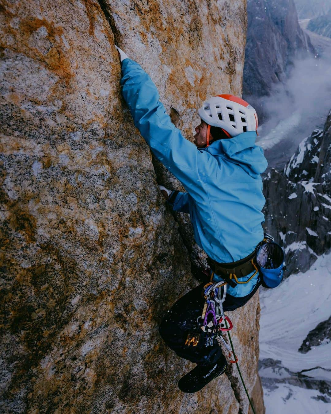 アークテリクスさんのインスタグラム写真 - (アークテリクスInstagram)「More big news to share out of Pakistan!    On August 2, Arc'teryx athlete He Chuan (River) and his team reached the summit of the Trango Tower via Eternal Flame, VI, 7b+, A2. A route set by the German team of Kurt Albert, Wolfgang Güllich, Christof Stiegler and Milan Sykora back in 1989.    The successful ascent realizes a 10-year dream for River, who becomes the first-ever person of Chinese descent to summit the Trango Tower.    Bravo River! 👏 Congratulations on the massive accomplishment.    📸: Rocker Griff #arcteryx」8月21日 10時32分 - arcteryx