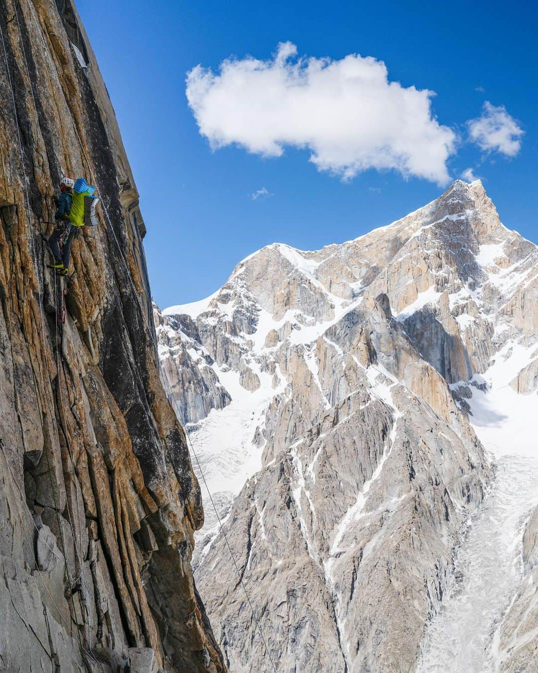 アークテリクスさんのインスタグラム写真 - (アークテリクスInstagram)「More big news to share out of Pakistan!    On August 2, Arc'teryx athlete He Chuan (River) and his team reached the summit of the Trango Tower via Eternal Flame, VI, 7b+, A2. A route set by the German team of Kurt Albert, Wolfgang Güllich, Christof Stiegler and Milan Sykora back in 1989.    The successful ascent realizes a 10-year dream for River, who becomes the first-ever person of Chinese descent to summit the Trango Tower.    Bravo River! 👏 Congratulations on the massive accomplishment.    📸: Rocker Griff #arcteryx」8月21日 10時32分 - arcteryx