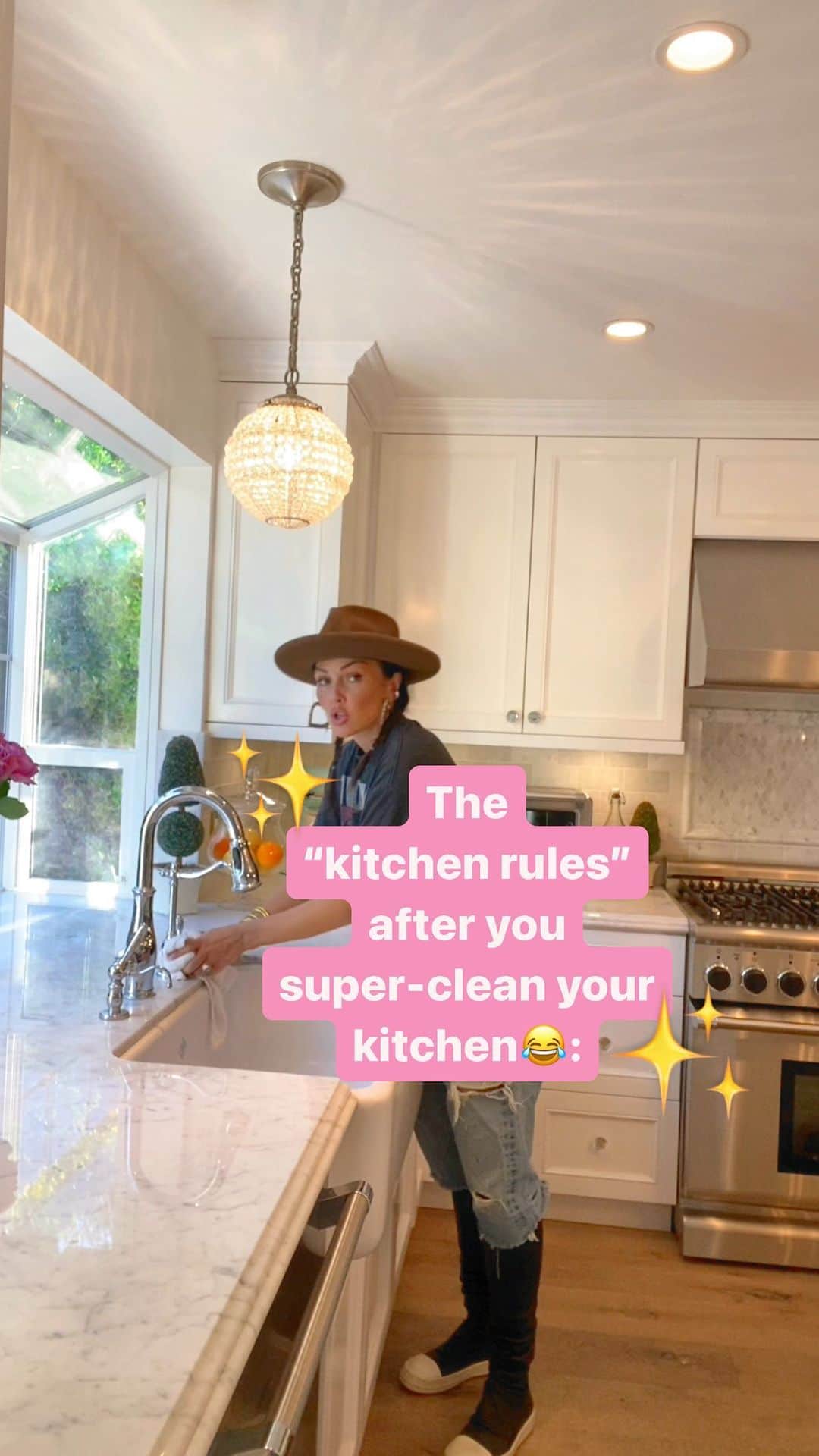 カンディー・ジョンソンのインスタグラム：「✨The rules after you super-clean your kitchen🤣😂…  #clean #home #kitchen #after #cleaning #cleanhome #tips #homesweethome #momlife #rules #😂」