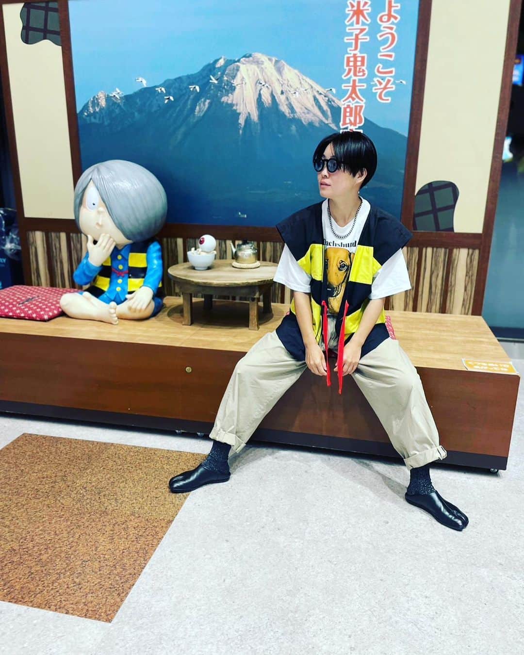 イモトアヤコのインスタグラム：「・ #鬼太郎コーデ  #米子鬼太郎空港  2階出発ロビーで撮れるよ  #がいな祭り」
