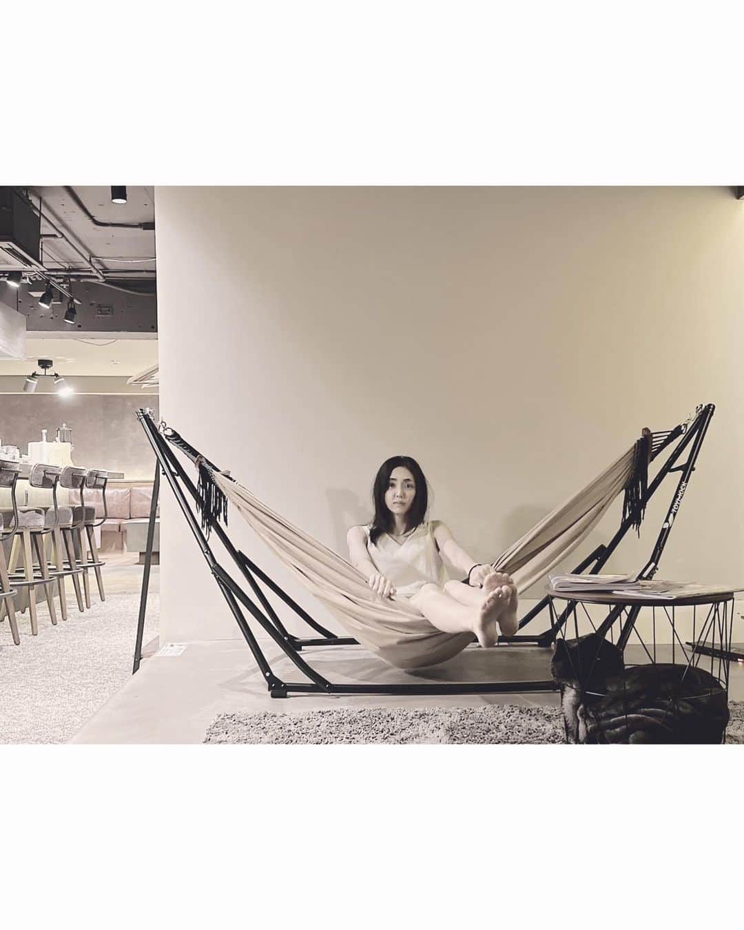 山谷花純のインスタグラム：「8月。もうすぐ終わり。 夏休み楽しめましたか？  何事も等価交換。 躊躇い無く渡せるものを大切に。  #山谷花純 #夏休み」