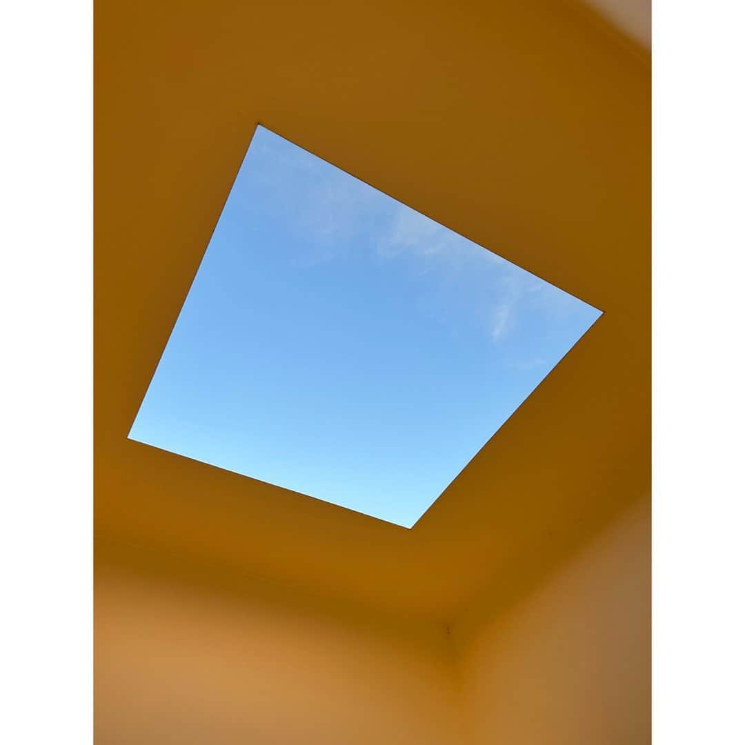 佐藤まりあさんのインスタグラム写真 - (佐藤まりあInstagram)「☁️ ⁡ ⁡ 金沢の思い出！ お空が綺麗で写真にたくさん 収めておいた☁️ ゆっくり時間をかけて色を 変えていくんだね〜！ ⁡ ⁡ ハルちゃんとななことライブ終わりに 21世紀美術館行ったりご飯食べたり 充実した遠征になりました！ ⁡ 次は9/30にツアーで金沢行きます！ その時も皆さんと楽しい時間が 過ごせますように！ ⁡ ⁡ 🦐」8月21日 11時21分 - satomariadegozaru