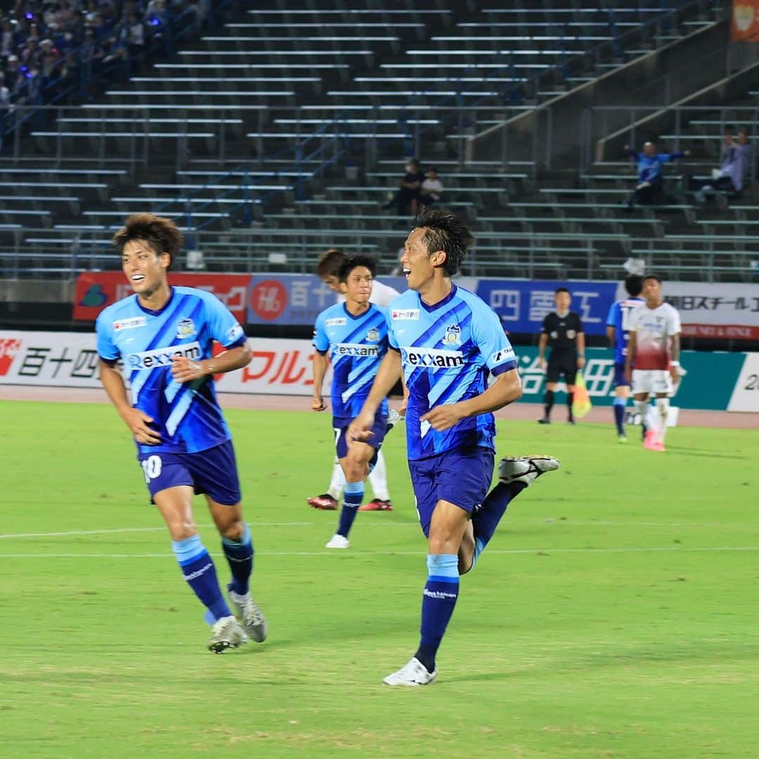 カマタマーレ讃岐のインスタグラム：「GAME PHOTOS📸  8/19 SAT 19:00 vs 今治 Pikaraスタジアム #カマタマーレ讃岐  #ALLFORSANUKI   🔜NEXT GAME 8/26 SAT 18:00 vs 愛媛 アウェイ応援バスツアー参加者募集中🚍 https://kamatamare.jp/news/?id=3100&item=%E5%8B%9F%E9%9B%86%E4%B8%AD」