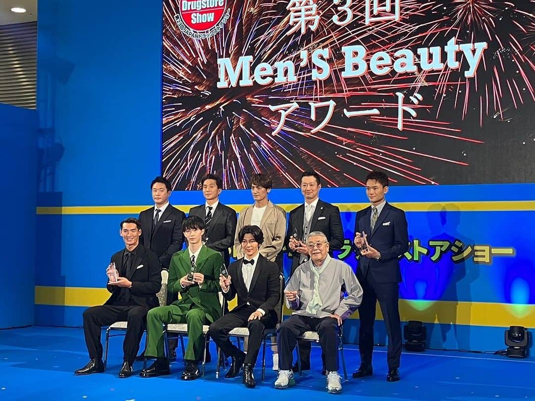 宮下純一のインスタグラム：「昨日まで行われていた第23回JAPANドラッグストアショー第3回 Men's Beauty アワード（2023年） LUCIDO賞をいただきました‼️素晴らしい受賞者の方々の中に選んでいただき水泳以外の賞をいただくのは中々ないので緊張しましたが今年40代突入するのでしっかりと自分磨き頑張らないといけないですね❣️選んでいただいたマンダム様ありがとうございます😊#japanドラッグストアショー2023 #Men's Beauty アワード　#マンダム #LUCIDO賞」