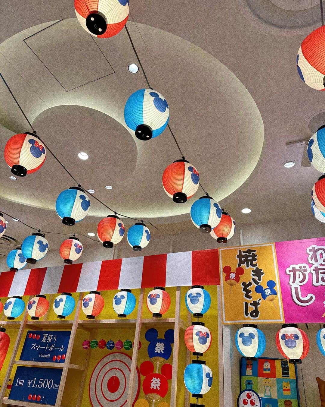 瀬戸サオリのインスタグラム：「可愛いぃ🏮🫧🎐  お祭りは行けてないけど 可愛いお祭り気分🤍🪽  夏休み中にディズニーも 連れて行きたいなぁ〜👦🏻🎁」