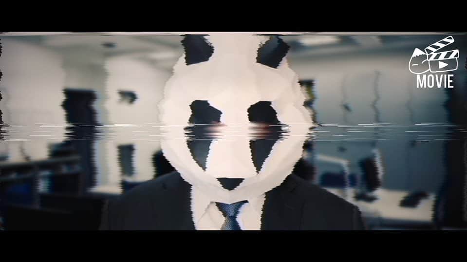 脇知弘のインスタグラム：「YouTube『ないんずといろ』の短編映画 『会社のパンダさん』です🐼  ちょっとホラーですが是非ご覧になってください🙏  このパンダさんだ〜れだ？？？  #脇知弘 #ないんずといろ#パンダ #ホラー #短編映画 #ショートストーリー #怖い #怖い話 #会社」