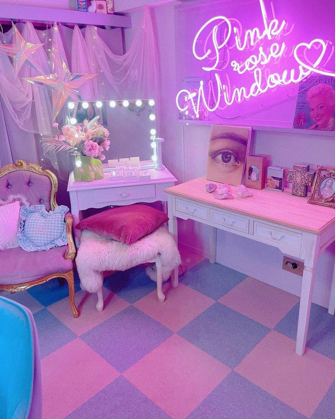 KAI32さんのインスタグラム写真 - (KAI32Instagram)「. 日頃よりビューティーサロン Pink rose Windowをご利用頂きありがとうございます👏🏻💓 @pink_rose_window   店内改装工事のお知らせです。  リニューアルオープンに向けて、8月末から店内改装工事の為、下記の期間、営業をお休みさせていただきます。  お客様に大変ご不便をおかけしますが、何卒ご了承いただけますようお願い申し上げます🙇🏼  ■改装期間：2023年8月28日(月) – 9月7日(土) ■リニューアルオープン：2023年9月12日(火)より  9/8はレセプションパーティー、9/9はPOP UPを開催予定です🫧✨  サロン都合による休業の為、他店施術のネイルのオフ代を無料にさせて頂きます！  10月のご予約については、ストーリーにてお知ら致しますのでお待ちください。  25歳の時にオープンして8年間激烈ピンク空間で過ごしたので、内装を替えるのは少し名残惜しいですが、新たな挑戦に向けてガラッと雰囲気を変えてみようと思っています…😏💭  リニューアルオープン、お楽しみに👋🏻」8月21日 11時58分 - kai32