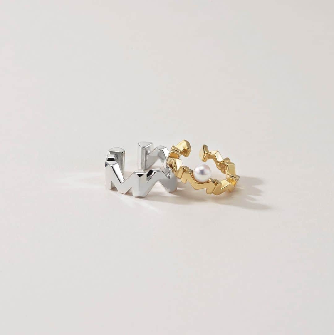 Mikimotoのインスタグラム：「These modern “M Collection” ear cuffs feature the signature “M” lettering in a geometrical arrangement.   アイコニックな“M”の文字を幾何学的にあしらったモダンな表情のイヤーカフ。  #MIKIMOTO #ミキモト  #MCollection #MikimotoEarCuff」