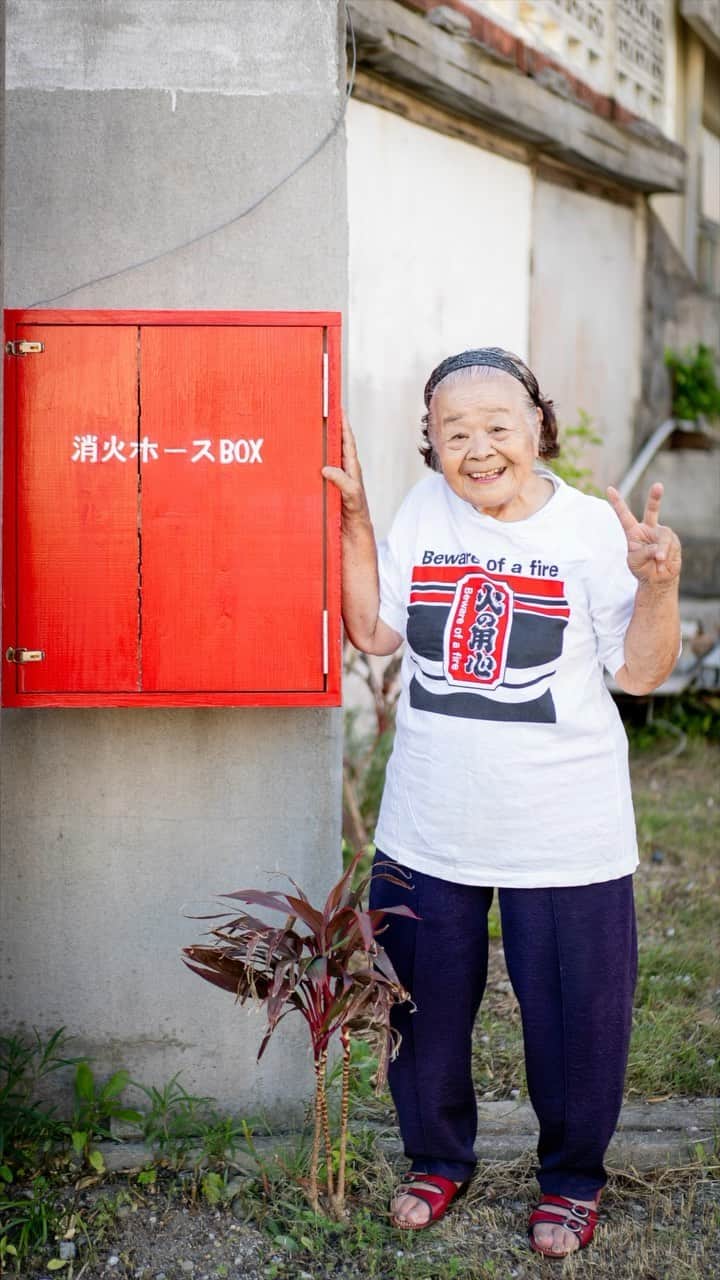 南の島のおばーと孫のインスタグラム：「おばあちゃんのストリートスナップ  #ストリートスナップ #沖縄 #おばあちゃん」