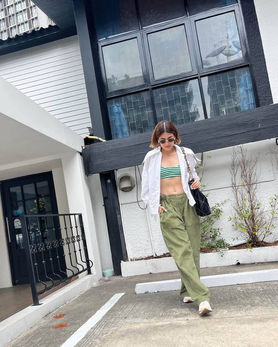 マギー・ラースリー・バーレンシエガーのインスタグラム：「บุญของศรีจริงๆ ลูกถ่ายรูปเก่ง 😂」