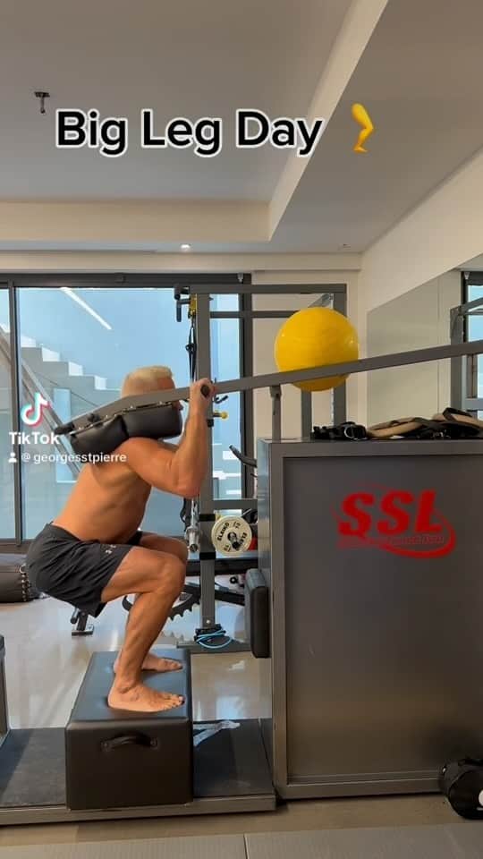 ジョルジュ・サンピエールのインスタグラム：「Building up my legs today」