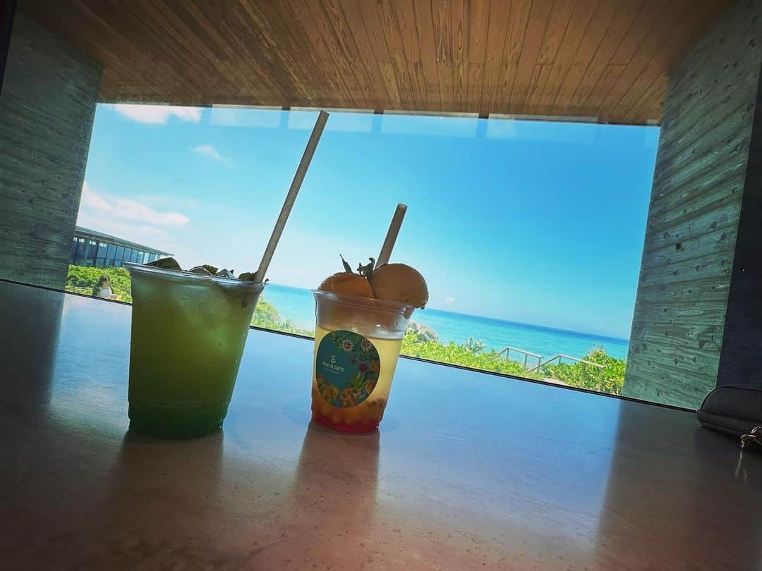 氷浦紫さんのインスタグラム写真 - (氷浦紫Instagram)「#okinawatrip  #familytime #Summervacation  #バンタカフェ  #夏休み#hoshinoresorts」8月21日 12時19分 - yukalihiula