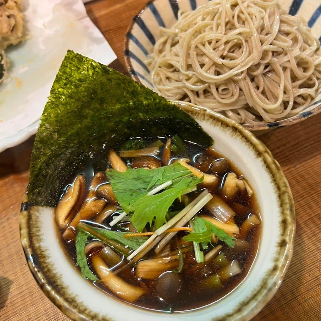 工藤ジェニファー茉侑のインスタグラム：「ランチ@つけ蕎麦katsura おやつ@ranway_dasimaki   #青梅市 #青梅グルメ #青梅　#奥多摩　#奥多摩湖 #奥多摩グルメ #休日の過ごし方 #休日ランチ　#夏休み　#奥多摩周遊道路 #多摩　#多摩川　#八王子　#ドライブ　#お盆　#そば　#蕎麦　#蕎麦スタグラム #蕎麦好きな人と繋がりたい #蕎麦屋 #卵焼き　#だし巻き卵　#きのこ　#牡蠣　#鳩の巣渓谷」