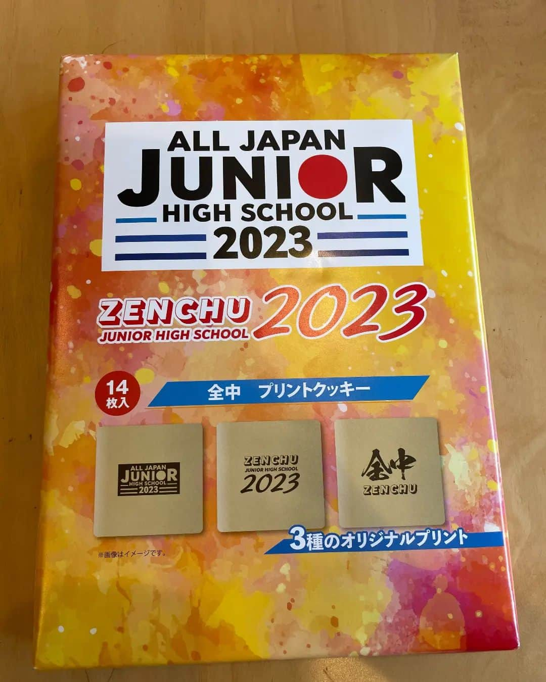 田邉泰志のインスタグラム：「こんにちは。五島整骨院です。  夏休みもあと少しで終わりですね☀️  今日は通院中の柔道競技🥋の中学生が全国大会を終えて帰ってきました。 みんなお疲れ様でした😉 お話していて結果に満足してない感じでしたね🤔 高校の舞台でも頑張ってください😊  山科裕紀君は50キロ級で三重県大会、東海大会で優勝、全中は３位  岡煌陽君は60キロ級で優勝で三重県大会、東海大会で優勝、全中は２戦目で敗退  広瀬瑠海君は66キロ級で三重県大会優勝、東海大会準優勝、全中は２戦目で敗退  ３人ともお疲れ様でした✨  次に向けてケアしますね👍  お土産ありがとうございました😊  #五島整骨院 #五島整骨院鍼灸室 #アスリート全力応援 #柔道 #三重の柔道」