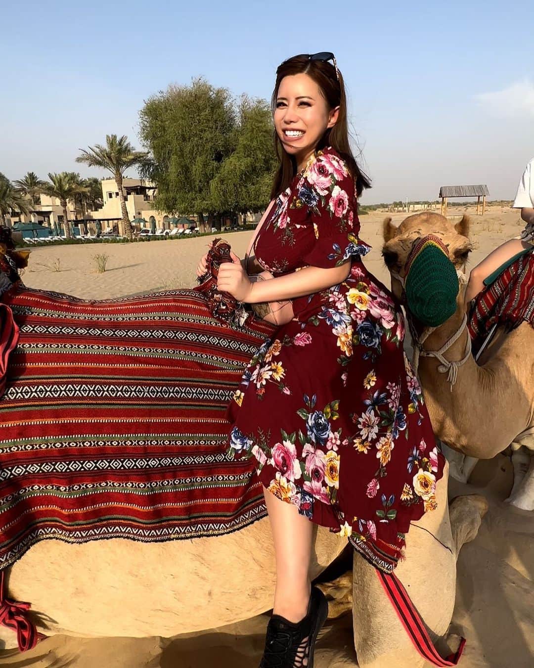 永井マリアのインスタグラム：「My first experience💓 Camel  riding🐪🐪🐪🐪  📍Dubai  #dubai #dubai🇦🇪 #desert #desertsafari #camel #camelride」