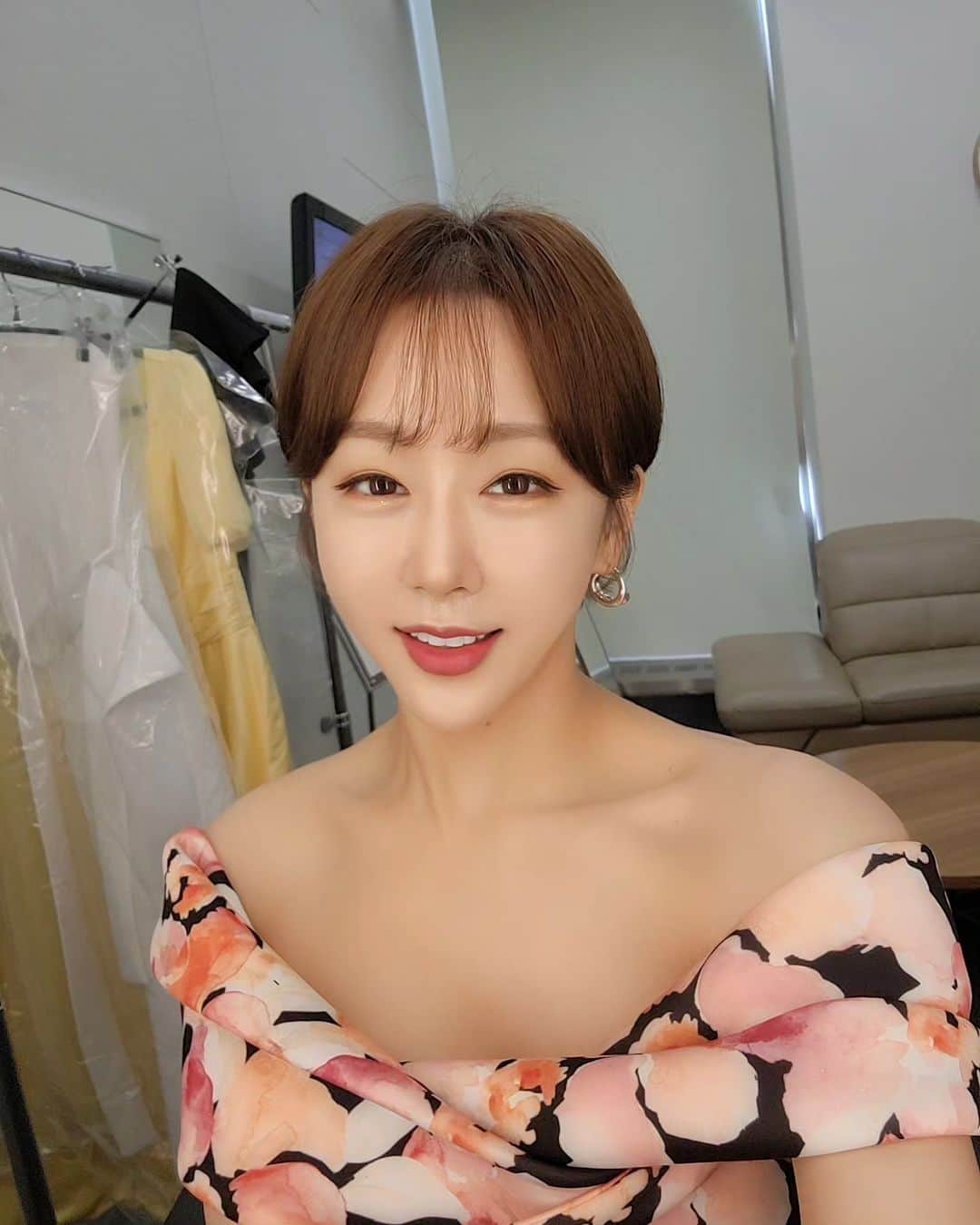 ハニョンさんのインスタグラム写真 - (ハニョンInstagram)「돈주고산 필터라 마니 찍어야대여😁😁 (마지막두장 박군님이랑 박오워리🥰)  .  #재밌는사진들보러오세요 @5worry486  #가족얘기는이계정에있어여🤗 #오워리계정인친1만만들기중 #놀러와주세요😄」8月21日 12時26分 - han_young123