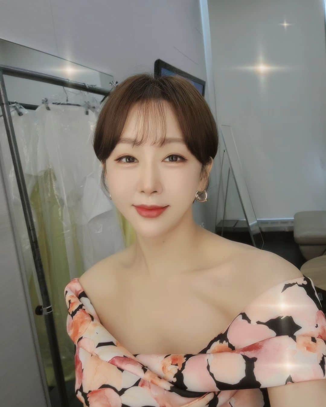 ハニョンさんのインスタグラム写真 - (ハニョンInstagram)「돈주고산 필터라 마니 찍어야대여😁😁 (마지막두장 박군님이랑 박오워리🥰)  .  #재밌는사진들보러오세요 @5worry486  #가족얘기는이계정에있어여🤗 #오워리계정인친1만만들기중 #놀러와주세요😄」8月21日 12時26分 - han_young123