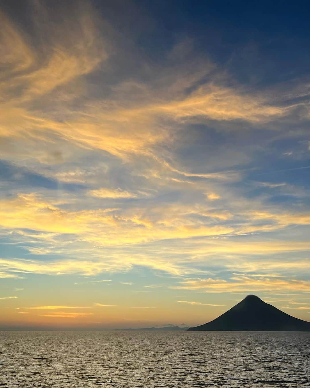 MARILYN YUURI FUKUSEさんのインスタグラム写真 - (MARILYN YUURI FUKUSEInstagram)「船で見るsunsetは最高…  @msccruisesofficial   #msc #msccruises #yachtclub #豪華客船 #日本一周 #家族旅行  #クルーズ #クルーズ旅行 #クルーズ船」8月21日 12時31分 - yuuri_fukuse