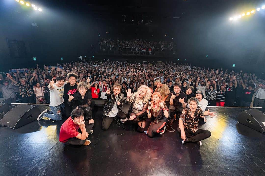 JILLのインスタグラム：「バンやろ名古屋 U-NEXTでも見れます👍  photo by SUGI (LiveYou)  #PERSONZ #8月26日_福岡電気みらいホール —————————————- PERSONZ「I AM THE BEST TOUR」  5月06日_横浜赤レンガ倉庫 5月07日_横浜赤レンガ倉庫 6月18日_高知県立県民文化ホール グリーンホール 6月24日_札幌CUBE GARDEN 7月02日_ヒューリックホール東京 7月22日-仙台rensaホール 7月23日_函館金森ホール 8月04日_名古屋ダイアモンドホール 8月05日_大阪クラブクワトロ 8月11日_新潟LOTS 8月12日_高崎芸術劇場スタジオシアター 8月26日_福岡電気みらいホール —————————————- #jillpersonz  #personz  #youtubepersonzチャンネル #note  #jillpersonz  #エアプレ #JILLプレ #ラジオ高崎 #三味線jill屋」