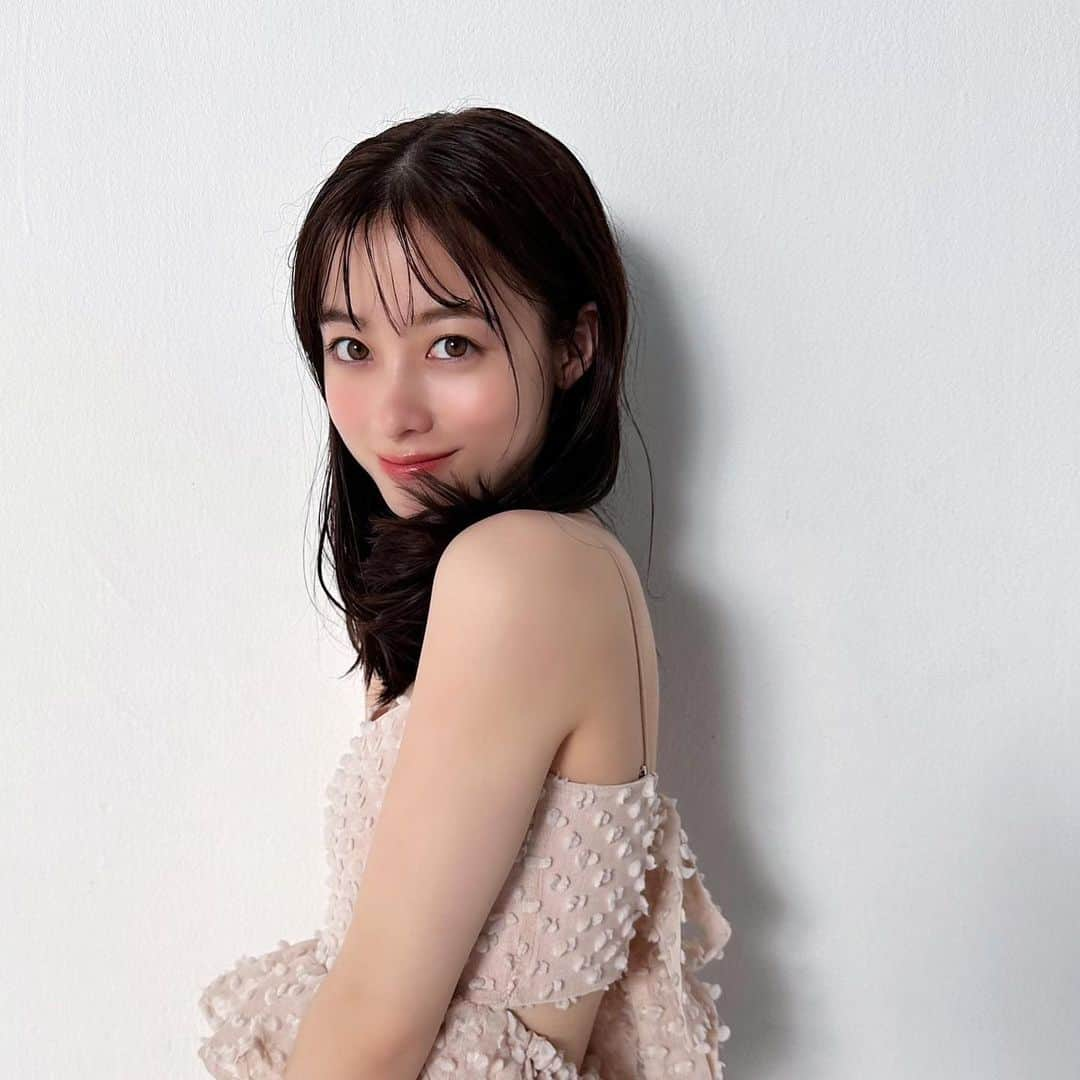 橋本環奈のインスタグラム：「こんにちは！環奈MGです。  発売中の「ar」9月号からオフショットです！  #橋本環奈 #橋本環奈2023 #橋本環奈マネージャー #ar9月号」