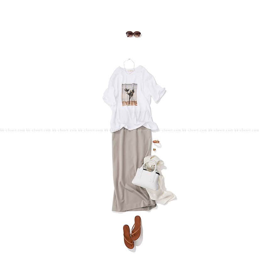 のインスタグラム：「・ NEW♦️Coordinate  ・ 2023-08-21 ・ 今日は、女っぽく、ナチュラルに ・ tops : #g #miran #galerievie skirt :  #loustic accessory : #marascalise #cxc bag : #mrose shoes : #maurodebari other : #pagani ・ #kkcloset #kkshop #菊池京子 #kyokokikuchi #coordinate #コーディネート #code #ootd #happy #follow #outfit #kotd #カジュアル #style #fashion #ファッション  #black #リング　#jewelry #summer #スカートコーデ」