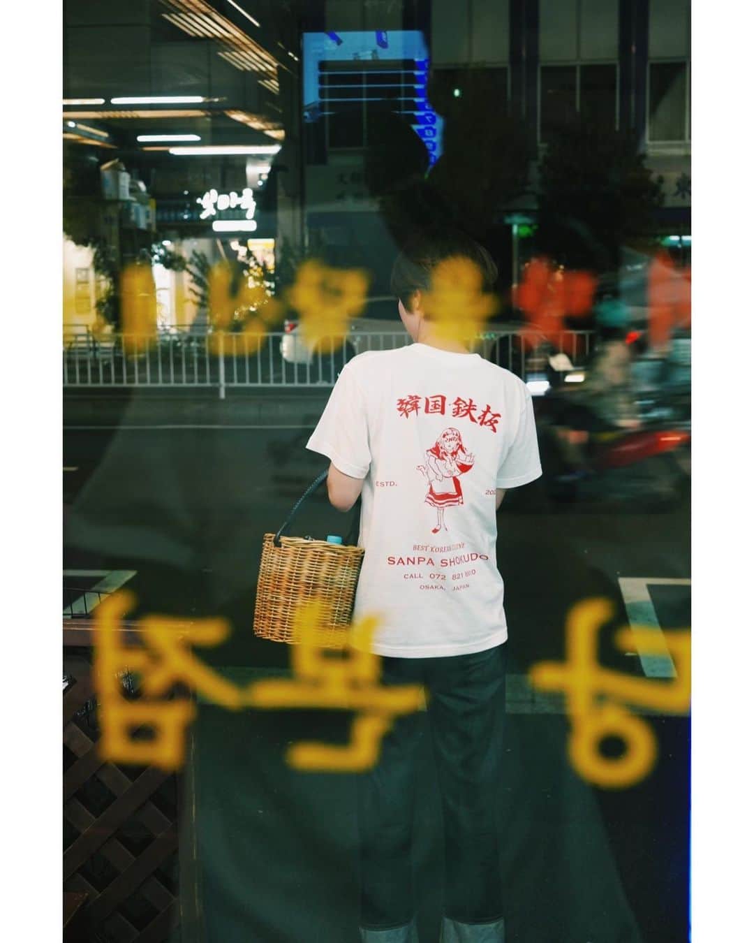 菅原沙樹さんのインスタグラム写真 - (菅原沙樹Instagram)「旦那がデザインした、サンパ食堂 @sanpa_shokudo の2周年Tシャツ着て出掛けた夏の思い出🍉 サンパ食堂さん2周年おめでとうございます🥳」8月21日 12時53分 - saki313apo