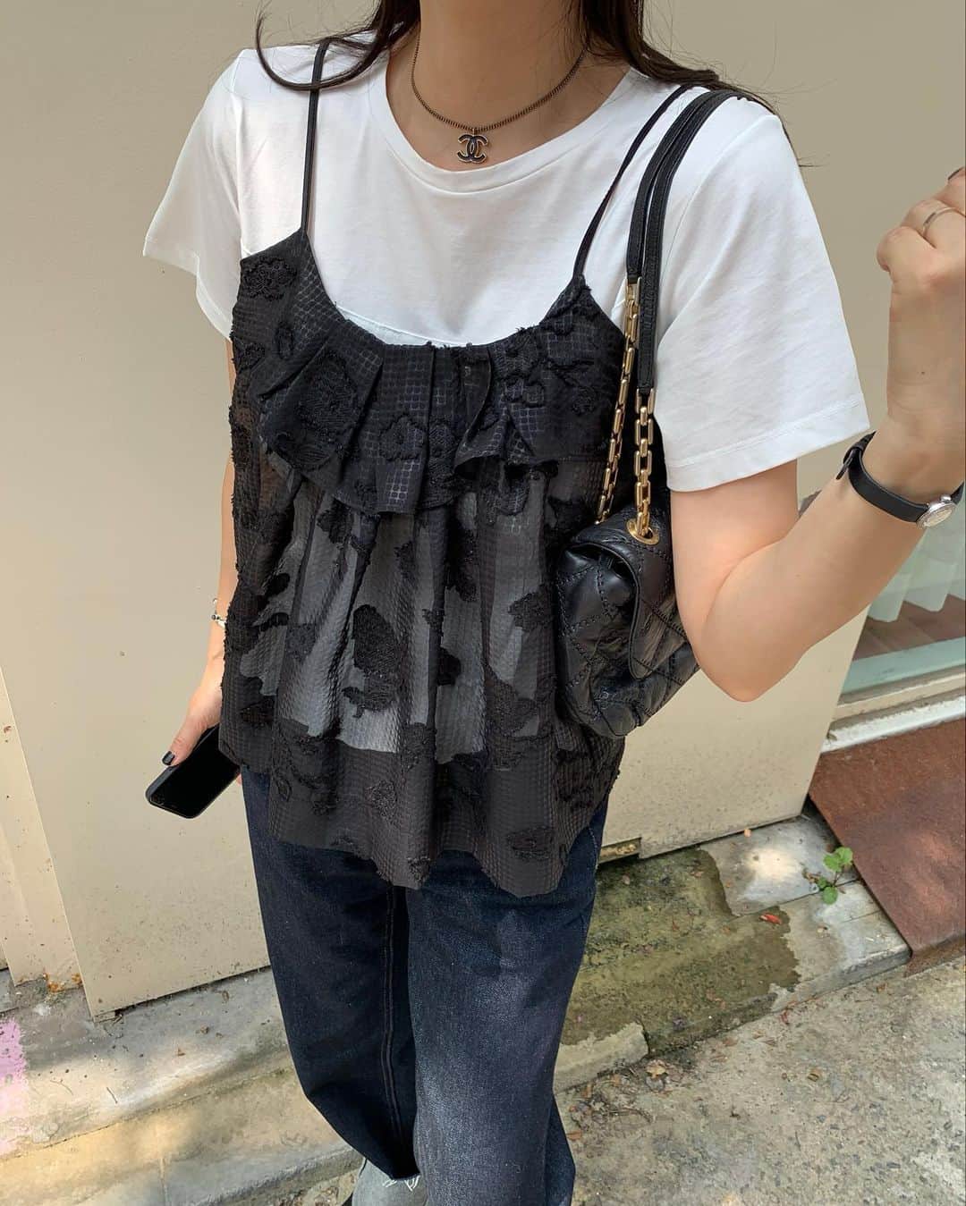 nanaさんのインスタグラム写真 - (nanaInstagram)「살랑스런 카미카미🖤  함께 매치한 화이트티셔츠는 “캐서린” 팬츠는 “오를레앙” 검정티는 “라일” 팬츠는”시드니” 랍니다.  모두 나흐나흐로 매치 해봤어요 다음 코디엔 다양하게 해볼께요🖤」8月21日 12時54分 - luv__ribbon