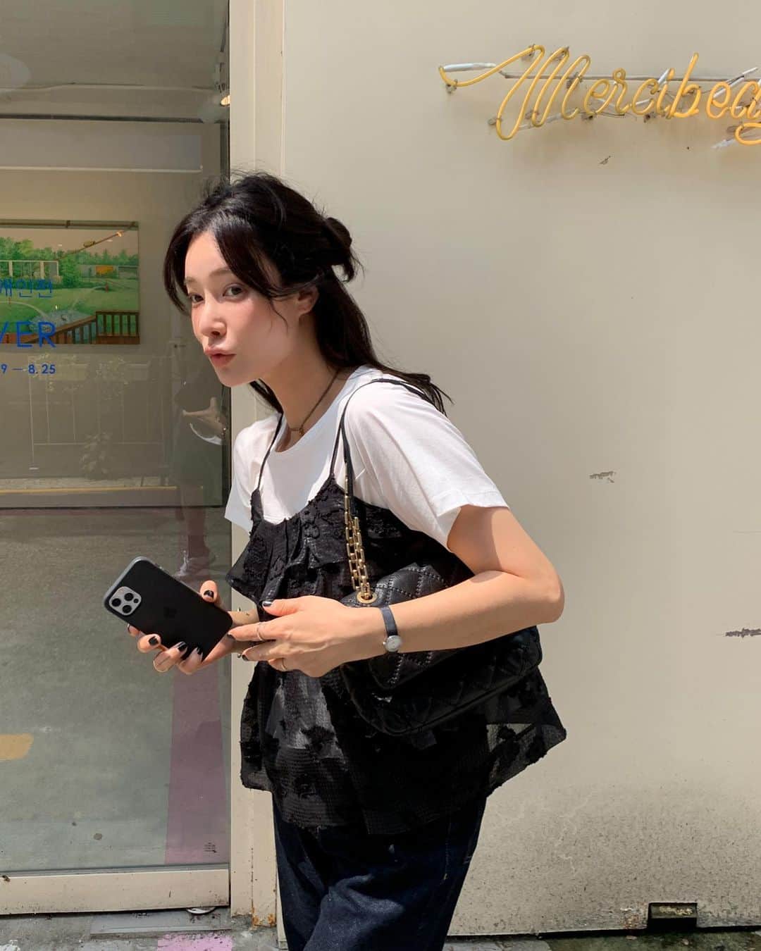 nanaさんのインスタグラム写真 - (nanaInstagram)「살랑스런 카미카미🖤  함께 매치한 화이트티셔츠는 “캐서린” 팬츠는 “오를레앙” 검정티는 “라일” 팬츠는”시드니” 랍니다.  모두 나흐나흐로 매치 해봤어요 다음 코디엔 다양하게 해볼께요🖤」8月21日 12時54分 - luv__ribbon