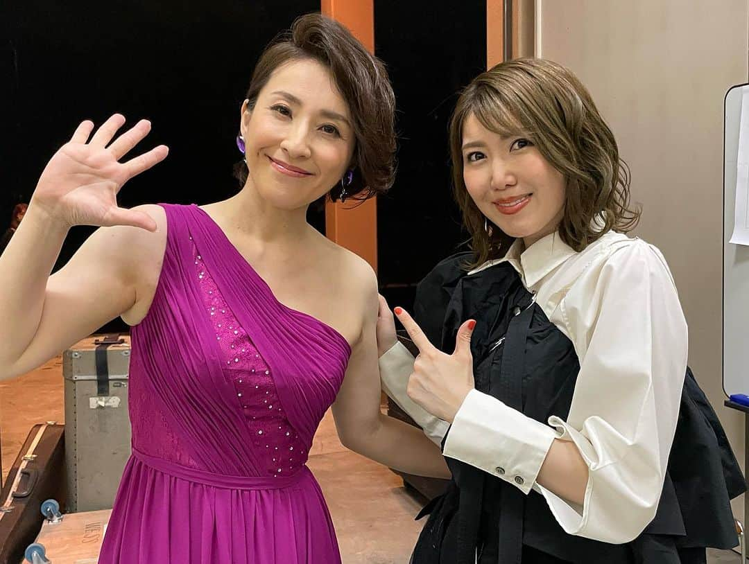 水田竜子さんのインスタグラム写真 - (水田竜子Instagram)「🎵🎵🎵 昨日の夜放送になりました 新BS日本のうた❤︎ ・ ご覧いただきありがとうございます♪ ・ めっちゃ楽しかった収録🎵 写真達が物語っています。 ・ ブログに載せていない写真も 一緒にUPしました🎶 ・ 是非、ご覧くださいませ😊 ・ ・ ・ #水田竜子 #Japan #singer #演歌 #着物 #kimono #ドレス #新BS日本のうた #音更町 #伍代夏子 さん #水森かおり さん #パクジュニョン さん #松阪ゆうき さん #一条貫太 さん #辰巳ゆうと さん #おかゆ さん #戸子台ふみや さん #渡辺健太アナウンサー  #NHK」8月21日 13時01分 - mizuta.ryuko