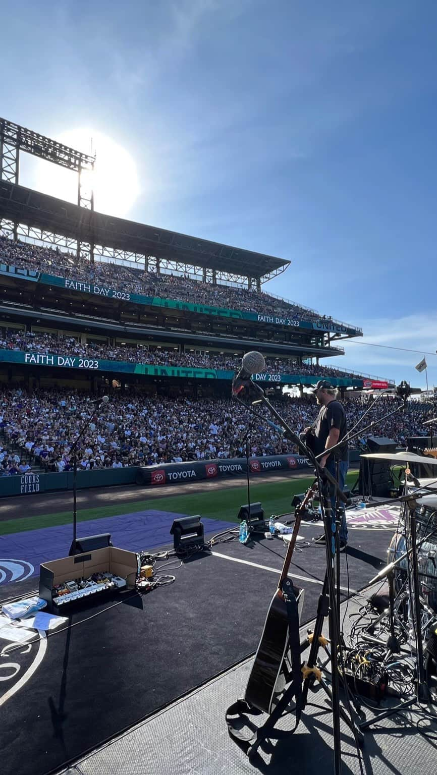 ユナイテッドのインスタグラム：「Faith Day 2023 with the people of Denver 🙌  Thank you for welcoming us and worshipping with us - these are the days we won’t forget! ❤️‍🔥」