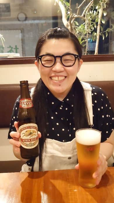 岡田直子のインスタグラム：「1ヶ月弱振りのビールは染みました。  #吉本新喜劇座員総選挙2023⁡ ⁡#ご協力くださいました皆様⁡ #本当にありがとうございました #吉本新喜劇 #禁酒解禁  #験担ぎ #禁酒宣言 #もうお酒をやめるなんて言わないよ絶対♪ #マッキーのメロディーに乗せて……  #禁酒明けの1杯目 #最 ＆ 高⁡ ⁡⁡ ⁡#岡田直子⁡ ⁡#オタク⁡ ⁡#アニメ⁡ ⁡#漫画⁡ ⁡#声優 様⁡ ⁡#いい声芸人」