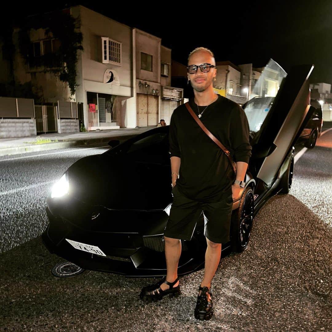 Richesのインスタグラム：「車、車、車、車３つで轟です🚗 ・ ・ #ランボルギーニ #リチェス #パリピ #youtube #youtuber #金髪 #黒人 #ハーフ #番号教えて #由比ヶ浜 #tバック #歌舞伎町 #新宿 #東京 #入間 #埼玉 #ガーナ #新潟 #一人暮らし #ミニマリスト #丁寧な暮らし #tokyo #japan #ghana #love #followback #instagramers #tweegram #photooftheday #amazing」